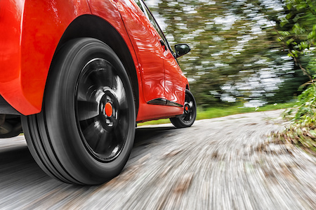 Alineación de Ruedas o Balanceo de Neumáticos, Lo que Necesita tu Auto